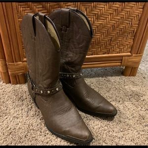 Women’s Size 8 EUC Pointed Toe Cowboy boots.